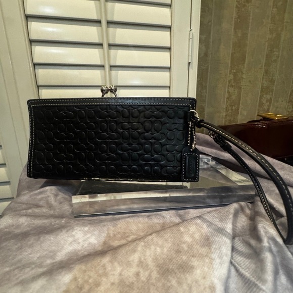 Coach framed kiss lock wristlet Elegant Black Embossed Women's Clutch - Picture 2 of 7